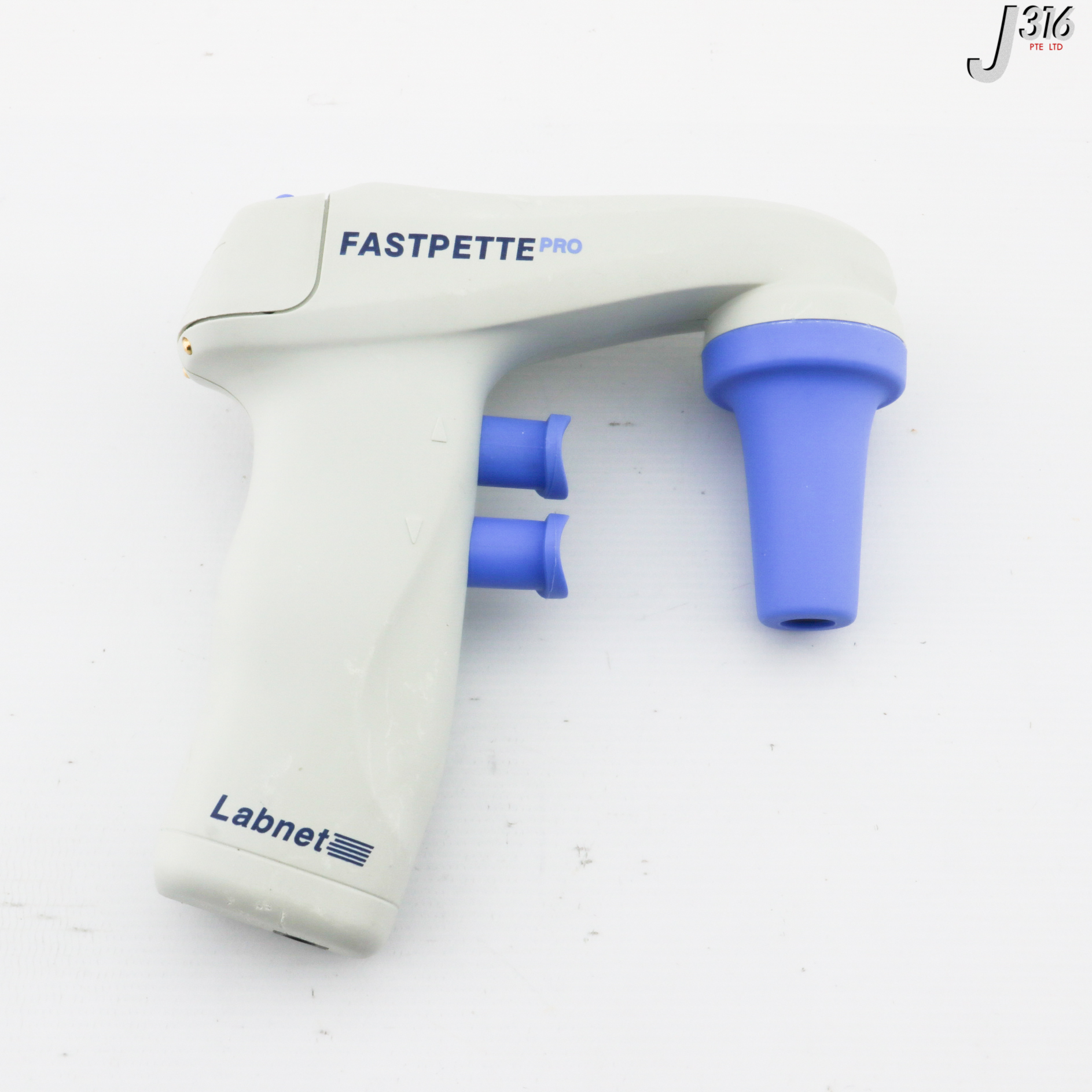 31687 LABNET PIPETTE CONTROLLER P2002 W/ CHARGING STAND SP29005 ...